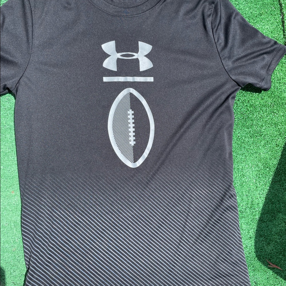 🖤🏈boy youth medium dry fit t shirt